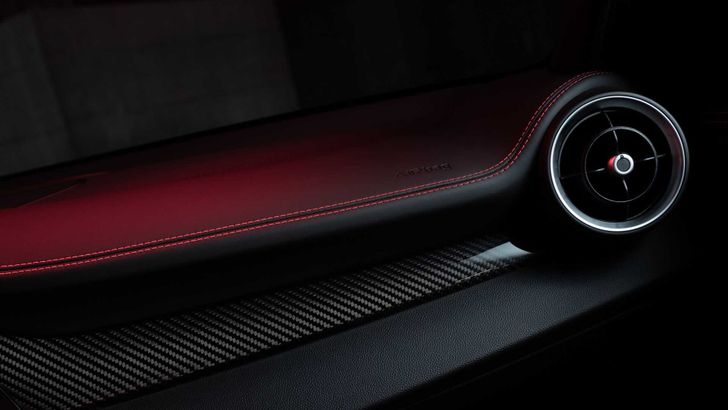 Интерьер Alfa Romeo Giulia Estrema