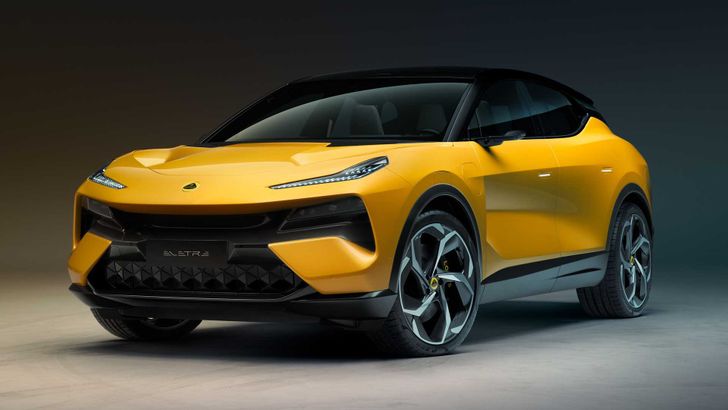В России начались продажи новых электрокроссоверов Lotus Eletre по цене от 12,7 млн рублей