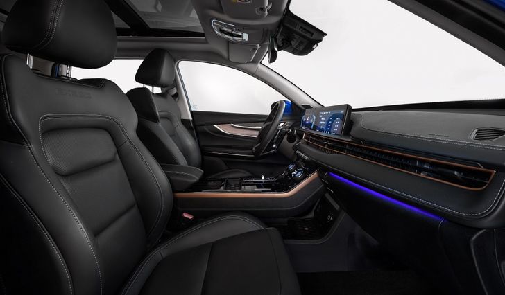 Интерьер Exeed LX