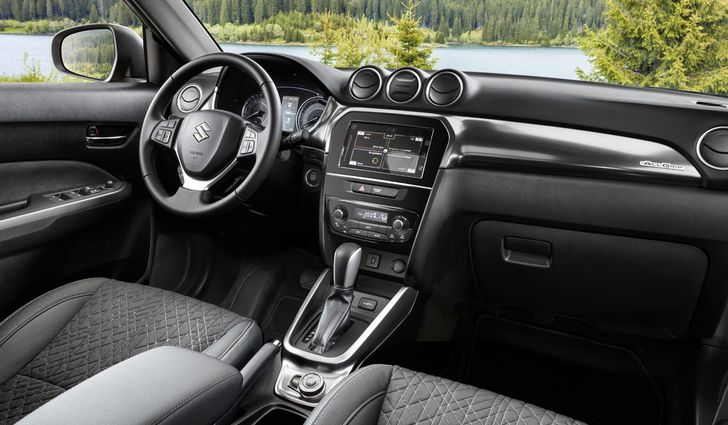 Салон Suzuki Vitara Dualjet Hybrid