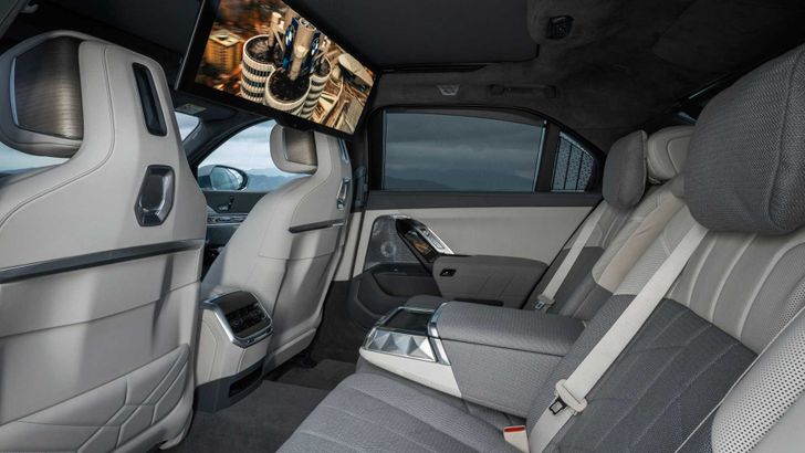 Интерьер BMW i7