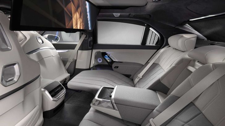 Интерьер BMW i7