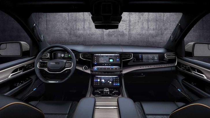 Интерьер Jeep Wagoneer L