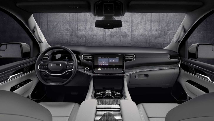 Интерьер Jeep Wagoneer L