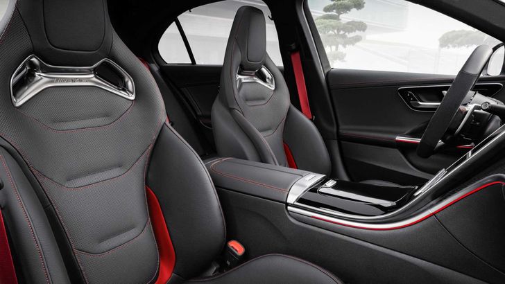 Интерьер Mercedes-AMG C43