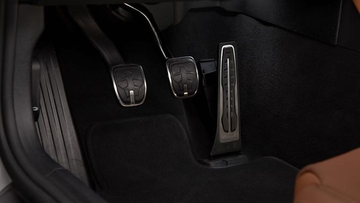 Интерьер Toyota GR Supra 2023