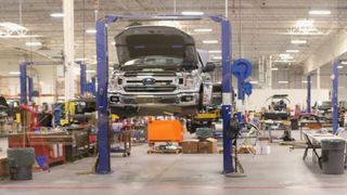 Автомобиль в сервисе