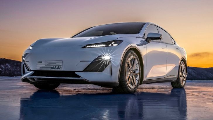 Changan представил новый экологичный седан: пока только для Китая