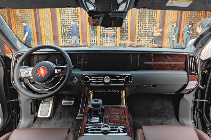 Салон Hongqi LS7