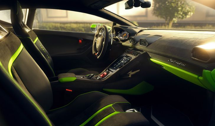Интерьер Lamborghini Huracan Tecnica