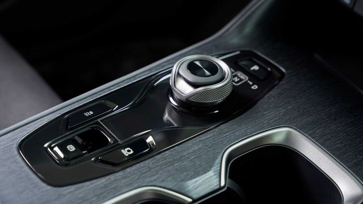 Интерьер Lexus RZ 450e