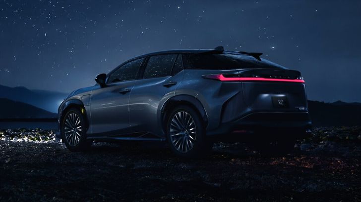 Lexus показал финальный тизер нового электрокроссовера RZ