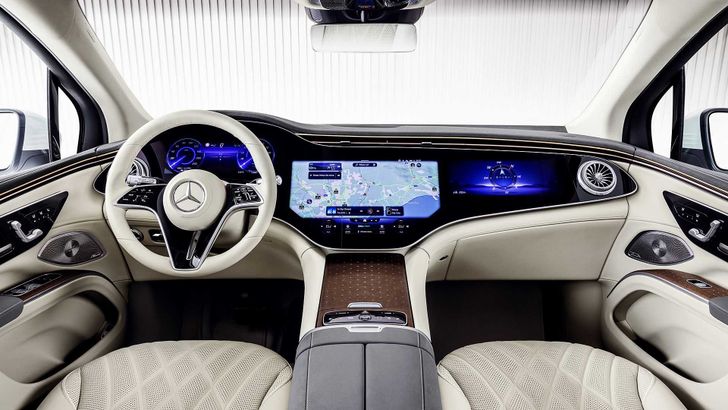 Интерьер Mercedes-Benz EQS SUV