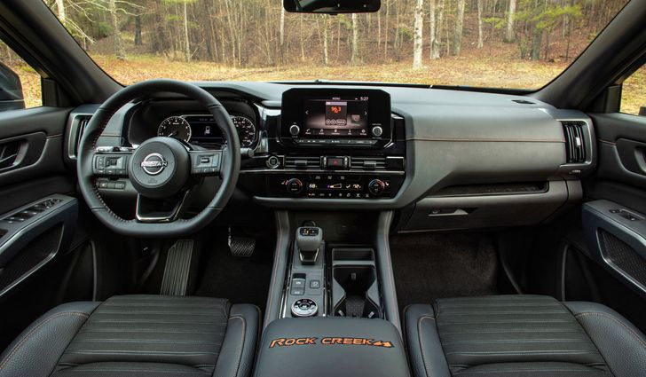 Салон Nissan Pathfinder Rock Creek