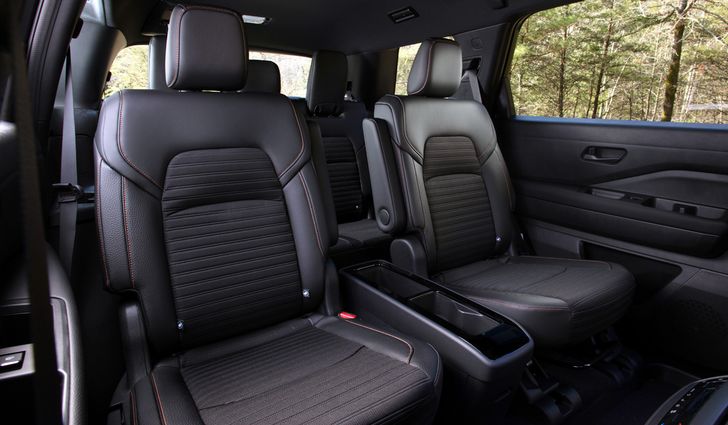 Салон Nissan Pathfinder Rock Creek