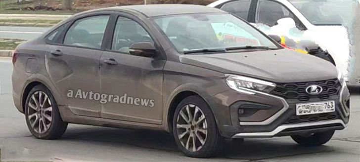 Появились первые «живые» снимки обновленной LADA Vesta Cross