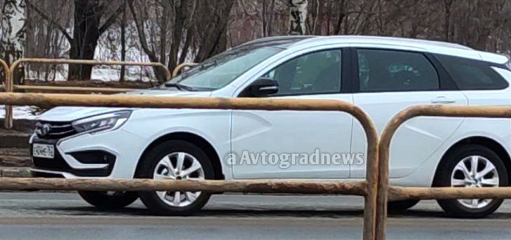 Обновленная LADA Vesta: машину впервые заметили на городских дорогах