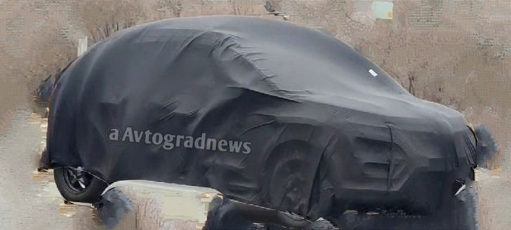 Новый Renault Sandero Stepway в чехле заметили в Тольятти: свежие фото