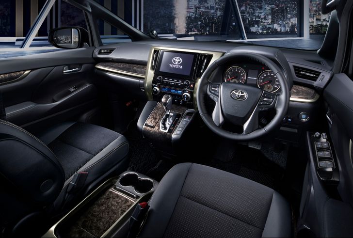 Интерьер новых «золотых» Toyota Alphard и Vellfire