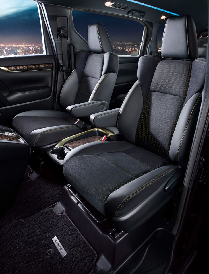 Интерьер новых «золотых» Toyota Alphard и Vellfire