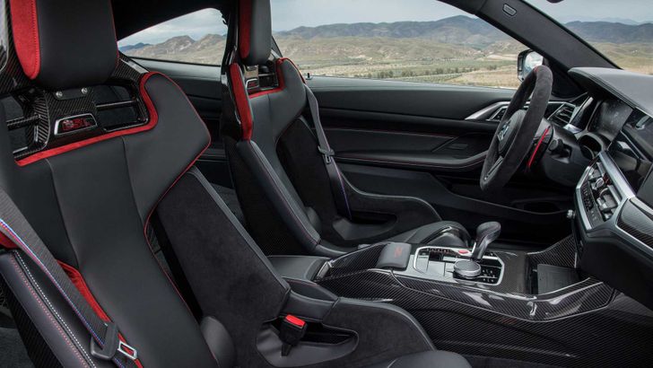 Интерьер BMW M4 CSL