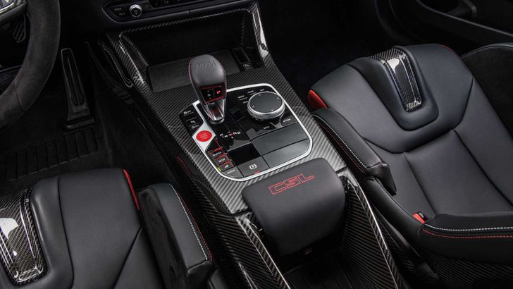 Интерьер BMW M4 CSL