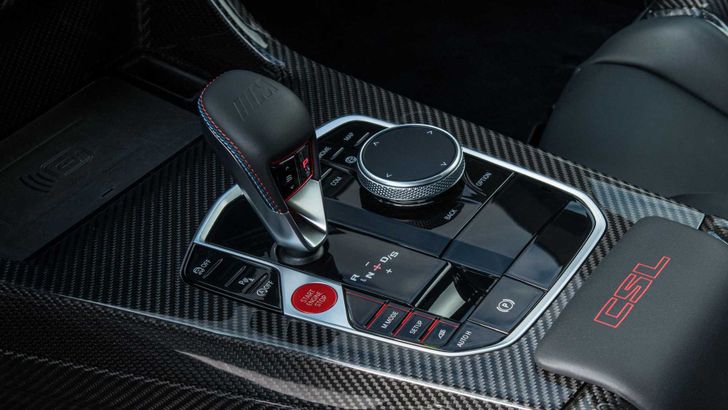 Интерьер BMW M4 CSL