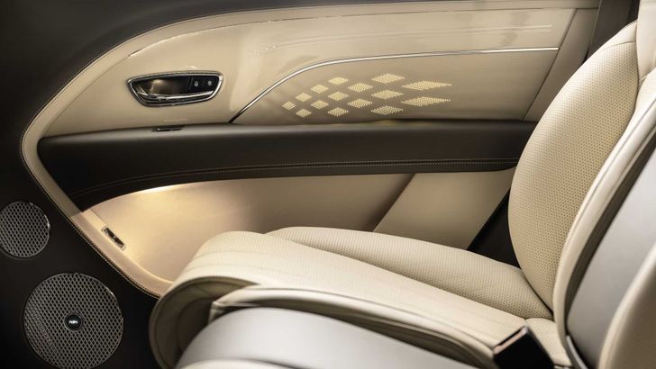 Интерьер Bentley Bentayga EWB