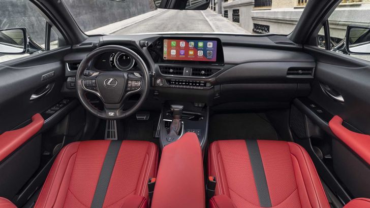 Интерьер Lexus UX