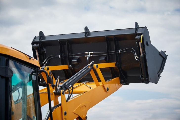 Экскаватор-погрузчик AGB 3CR