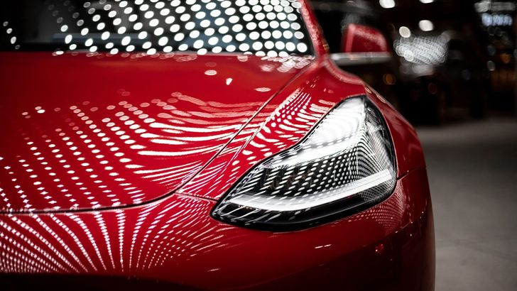 К концу весны в России подешевели электромобили