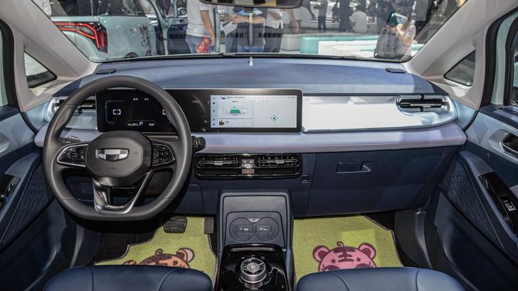 Интерьер Geely Geometry E