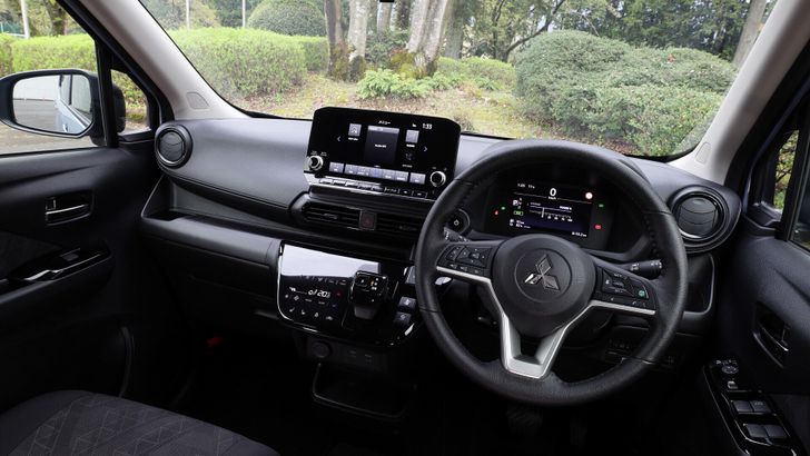 Интерьер Mitsubishi eK Cross EV