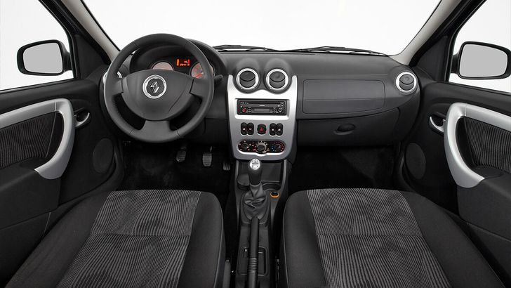 Интерьер Renault Logan первого поколения