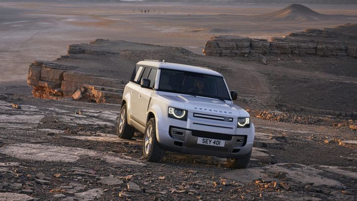 Интерьер Land Rover Defender 130