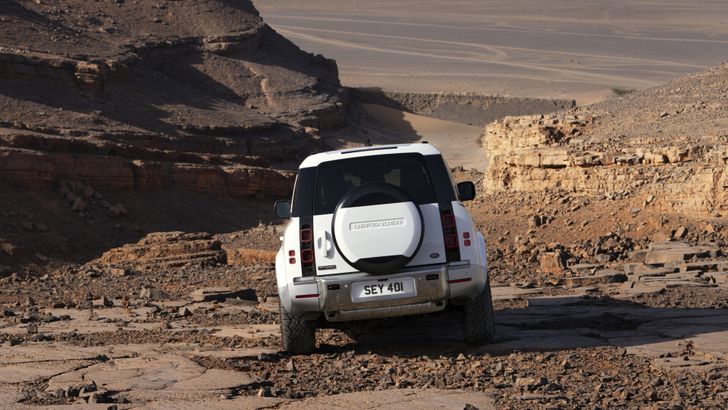 Интерьер Land Rover Defender 130