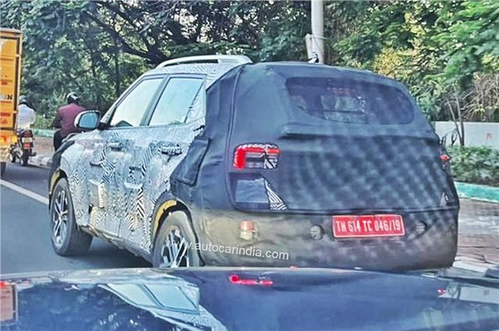 Обновленный Hyundai Venue на тестах