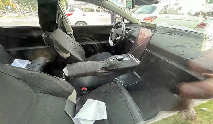 Салон прототипа Toyota bZ SDN