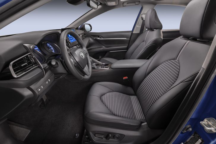 Интерьер Toyota Camry