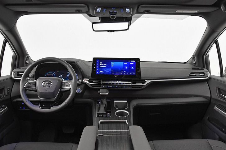 Интерьер Toyota Granvia