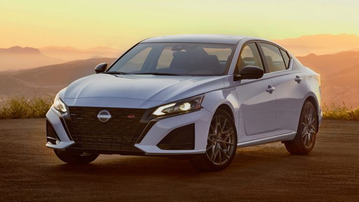 Nissan снимет с производства два седана. Об одном из них точно слышали в России