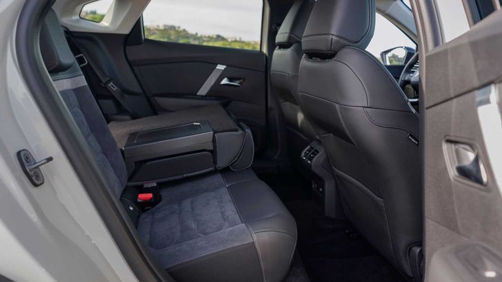 Интерьер Citroen C4 X