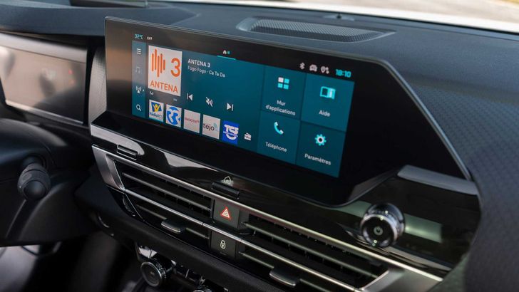 Интерьер Citroen C4 X