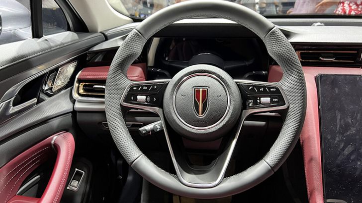 Интерьер Hongqi H5