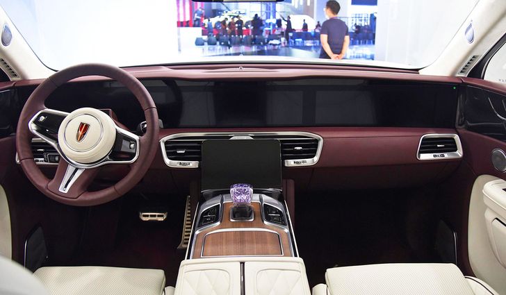 Интерьер Hongqi E-HS9