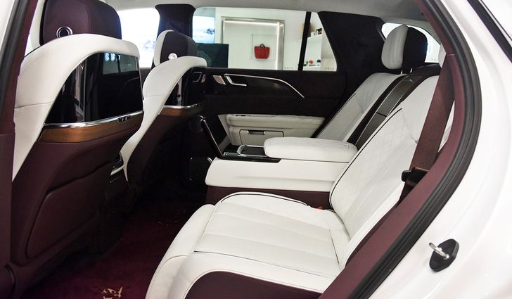 Интерьер Hongqi E-HS9