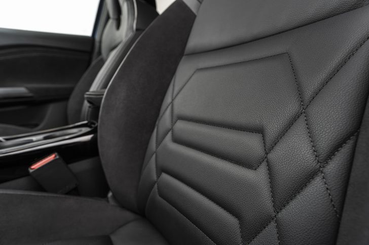 Интерьер Nissan Juke Hybrid