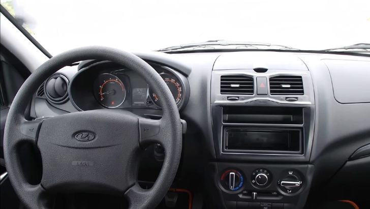 Вице-премьер РФ Борисов объяснил заботой о занятости выпуск LADA без подушек безопасности