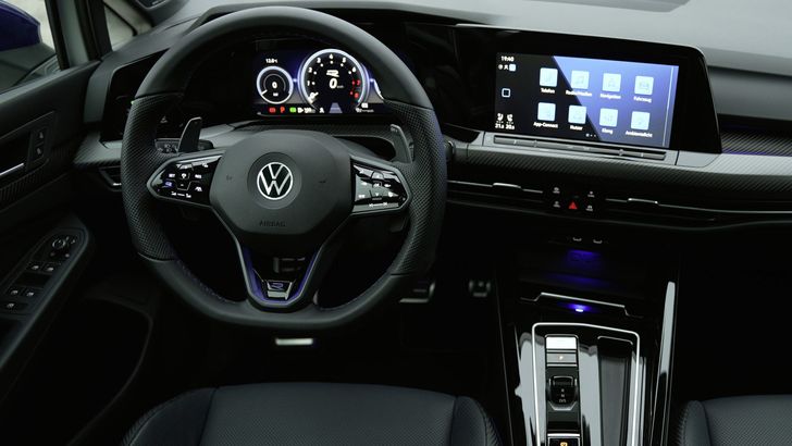 Интерьер Volkswagen Golf R „20 Years“
