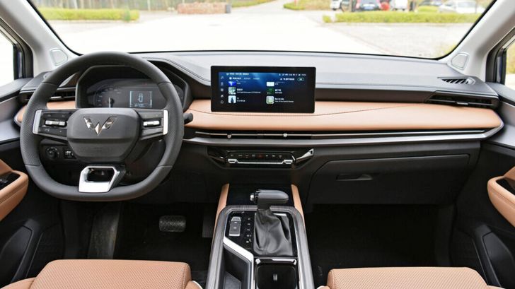 Интерьер Wuling Jiachen